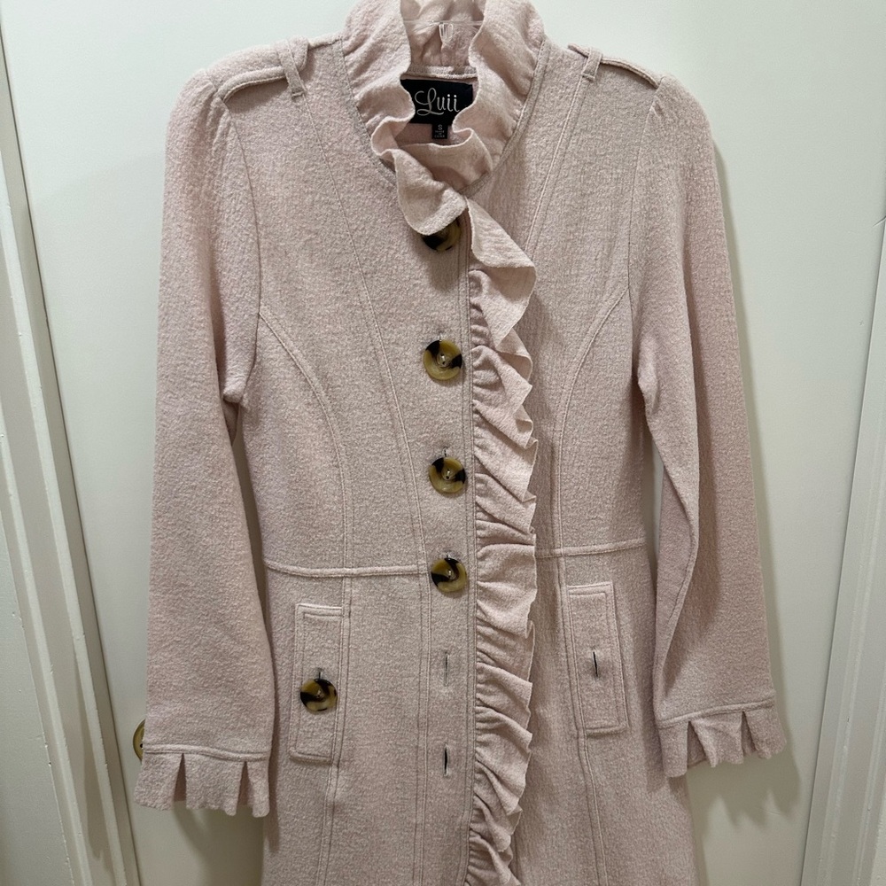 Women’s mid-length coat